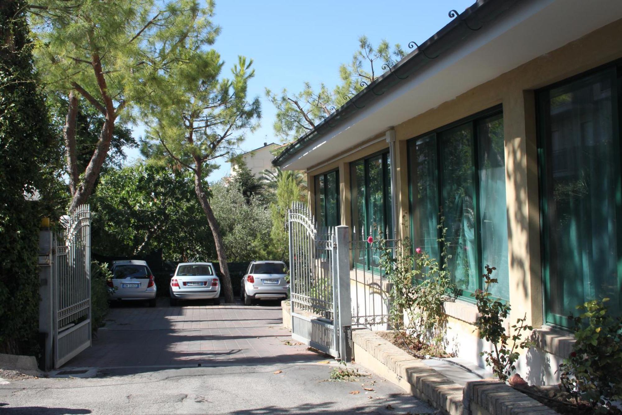 Hotel Girasole Civitanova Marche Exterior foto