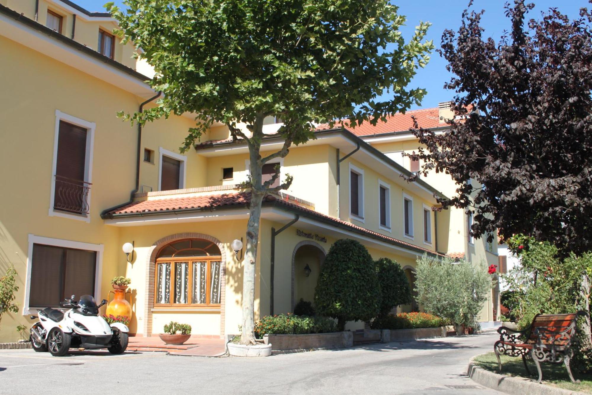 Hotel Girasole Civitanova Marche Exterior foto
