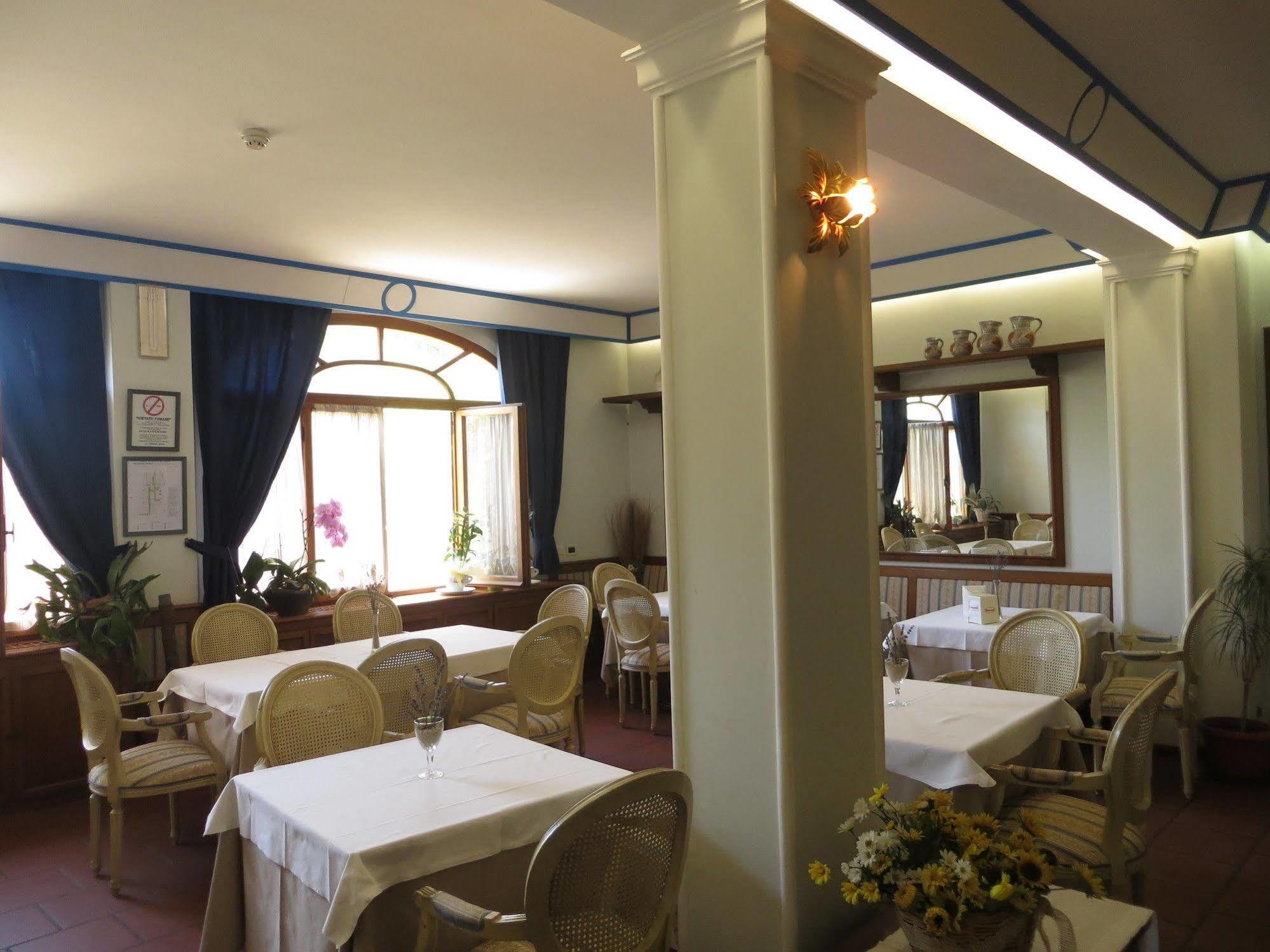 Hotel Girasole Civitanova Marche Exterior foto
