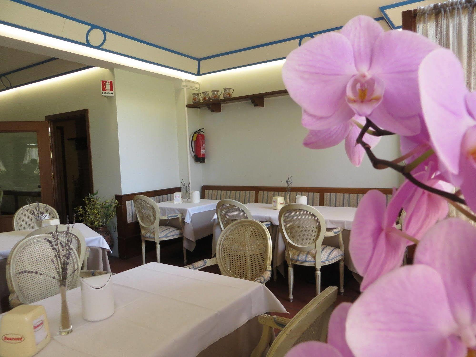 Hotel Girasole Civitanova Marche Exterior foto