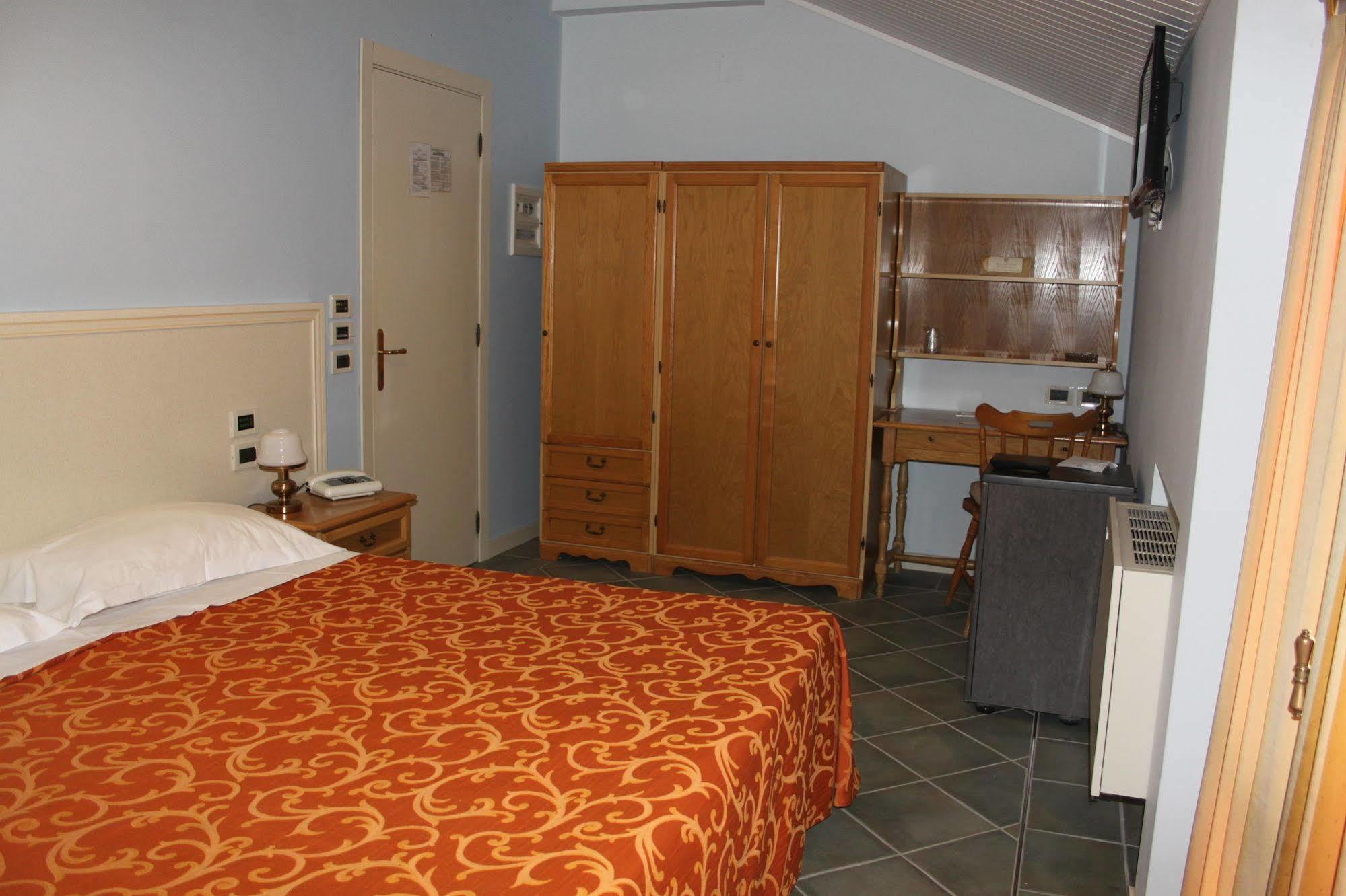 Hotel Girasole Civitanova Marche Exterior foto